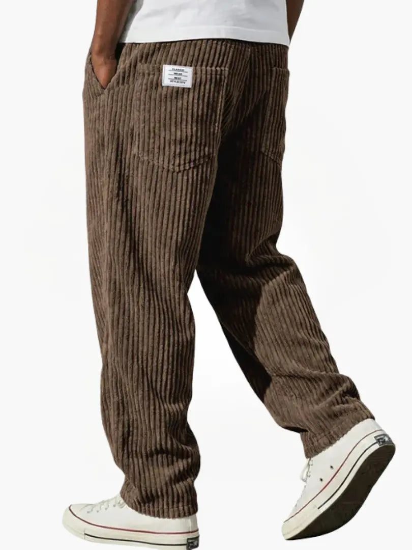 Dapper casual pants for men featuring an elastic waistband and functional pockets, perfect for comfortable and stylish everyday wear. 10