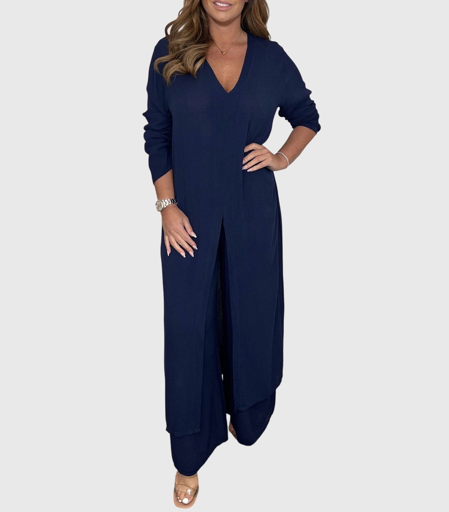 Olive women’s loungewear set featuring wide-leg pants and a long blouse for comfortable and stylish relaxation. 6