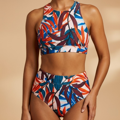 Breezy women's bikini set featuring a stylish bustier top and quick-dry fabric, perfect for beach days and poolside lounging. 3