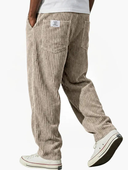 Dapper casual pants for men featuring an elastic waistband and functional pockets, perfect for comfortable and stylish everyday wear. 3