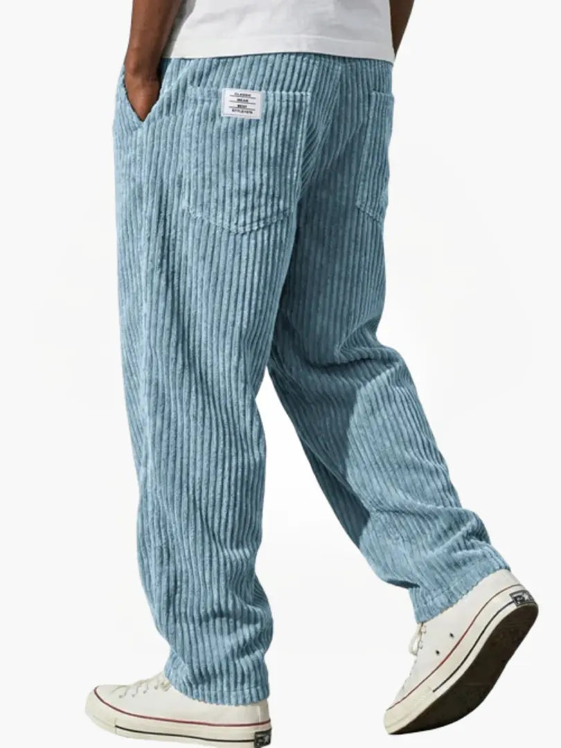 Dapper casual pants for men featuring an elastic waistband and functional pockets, perfect for comfortable and stylish everyday wear. 4