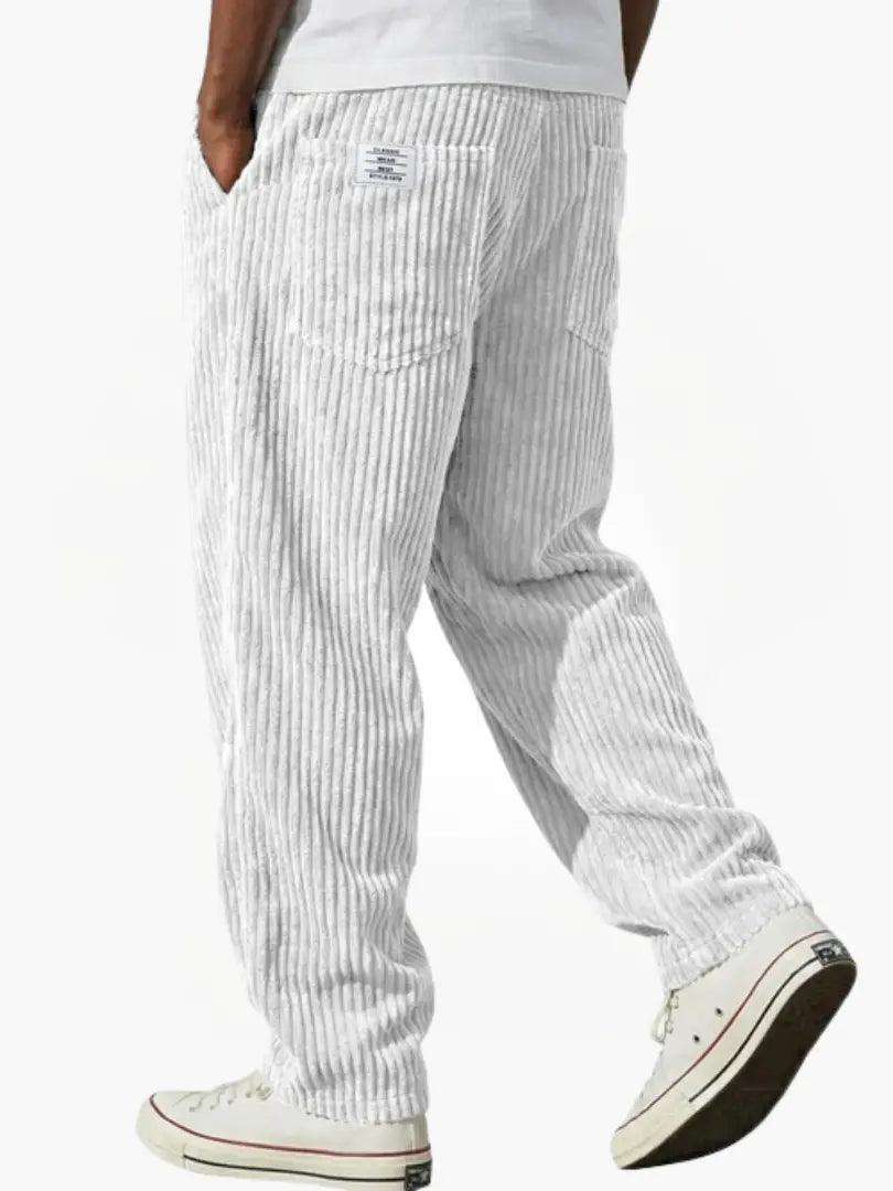 Dapper casual pants for men featuring an elastic waistband and functional pockets, perfect for comfortable and stylish everyday wear. 6