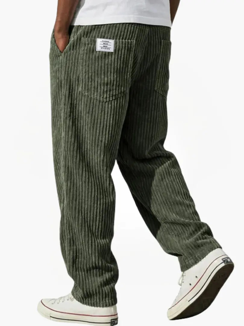 Dapper casual pants for men featuring an elastic waistband and functional pockets, perfect for comfortable and stylish everyday wear. 8