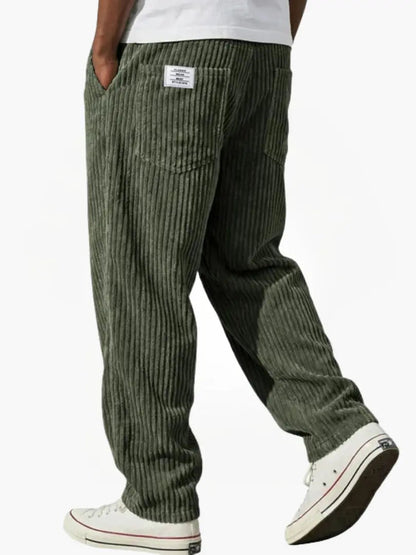 Dapper casual pants for men featuring an elastic waistband and functional pockets, perfect for comfortable and stylish everyday wear. 8