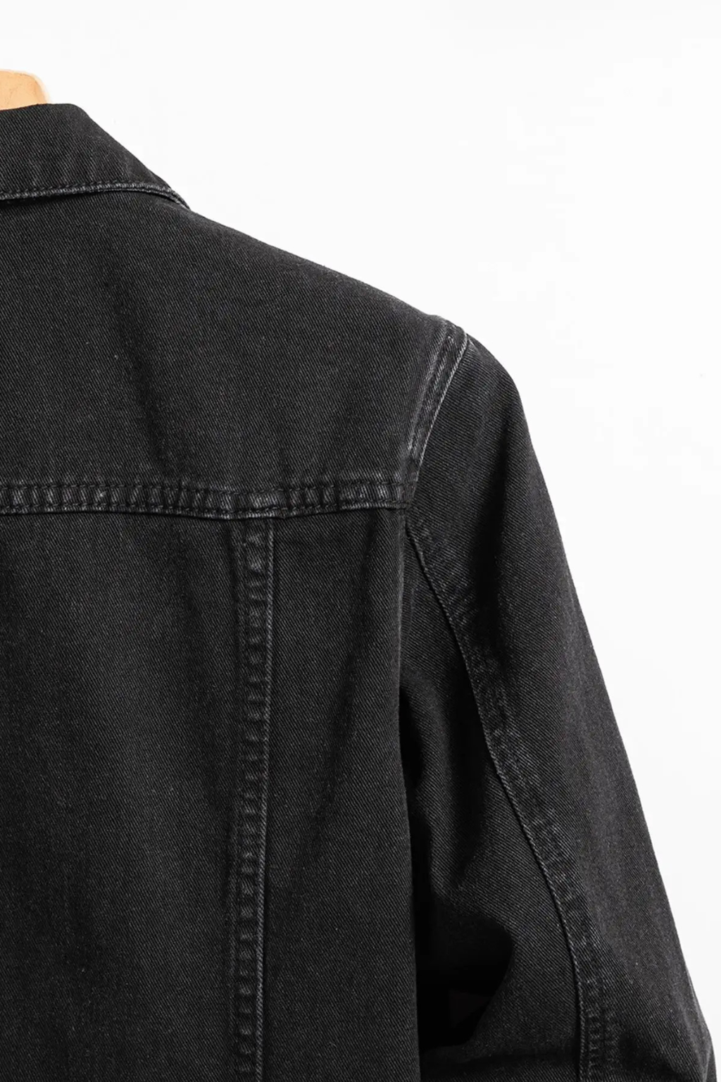 Dapper Men’s Jacket featuring a classic fit and stylish button closure design, perfect for formal and casual occasions. 4