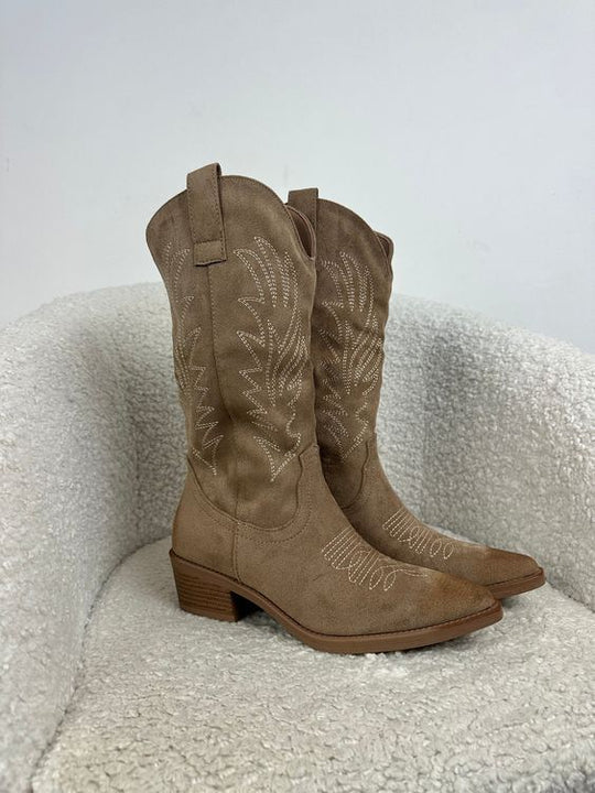 Delia Women's Mid-Calf Boots featuring a stylish western-inspired design and a comfortable block heel, perfect for everyday wear. 4