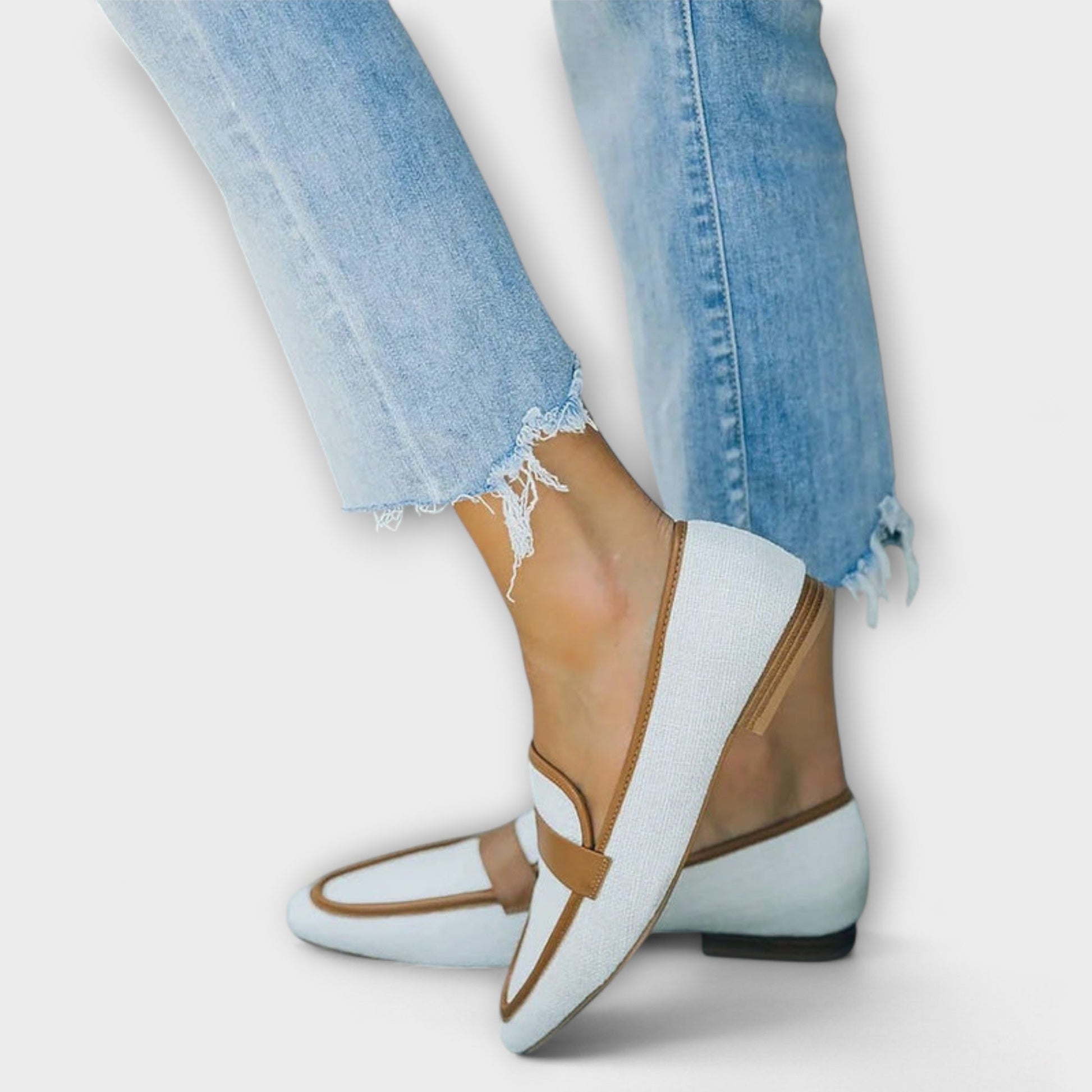 Elowen Men's loafers featuring a retro-inspired design, crafted for a comfortable fit and stylish look. 2