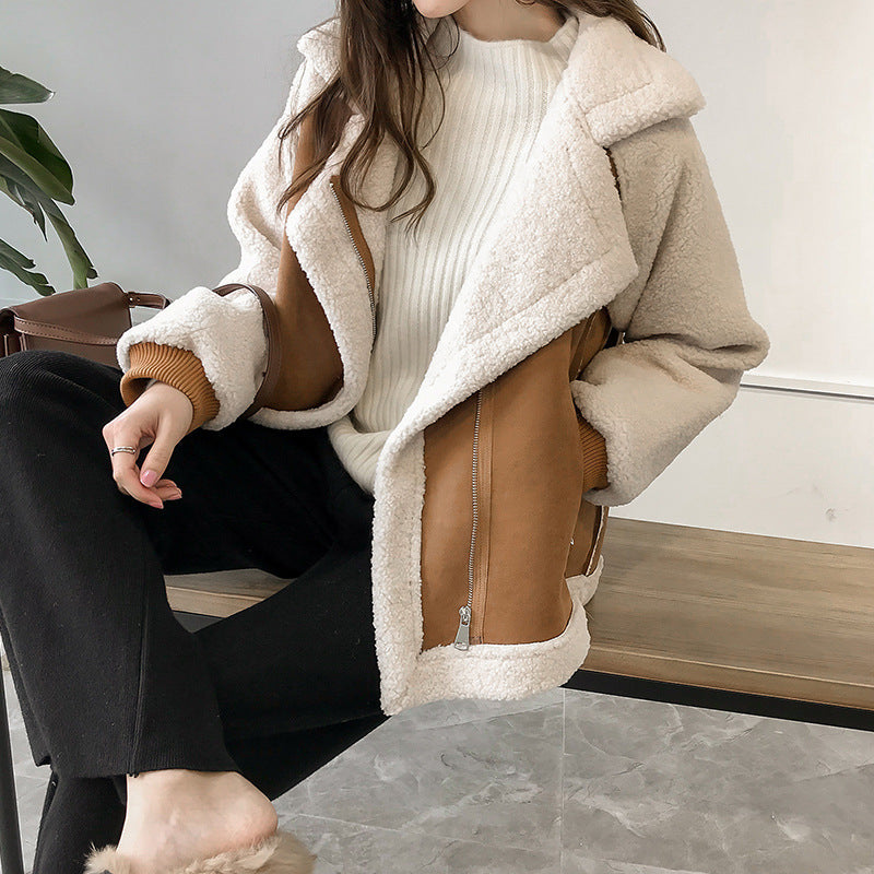 Elowen Women’s Oversized Jacket featuring a stylish collared neck and classic button closure, perfect for casual wear and layering in any season. 2