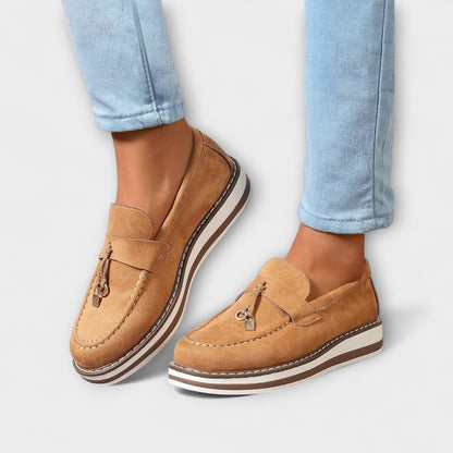 Hanna Women’s Loafers featuring a classic round-toe design and slip-on convenience, perfect for casual and professional settings. 3