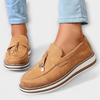 Hanna Women’s Loafers featuring a classic round-toe design and slip-on convenience, perfect for casual and professional settings. 4