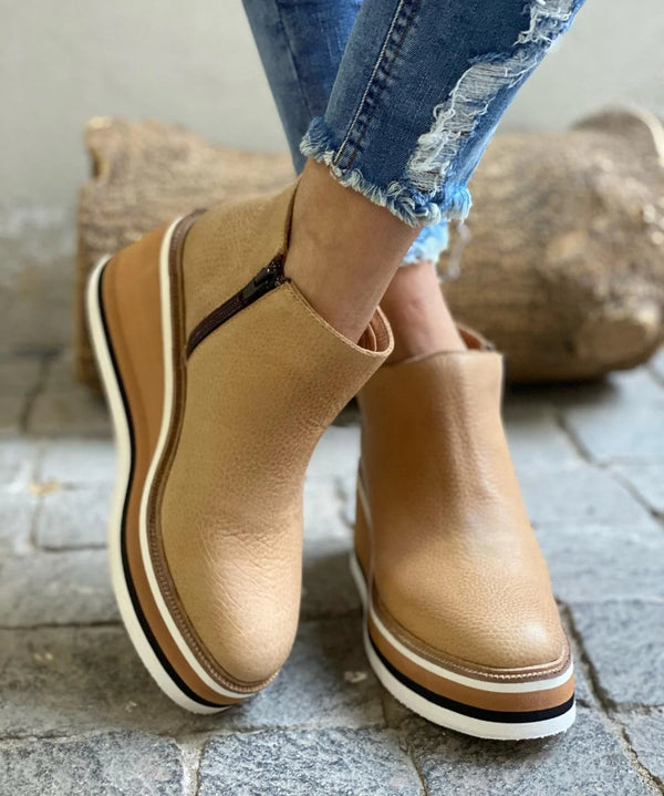 Jade women's waterproof boots featuring a stylish design, side zipper for easy wear, and durable construction perfect for all weather conditions. 3