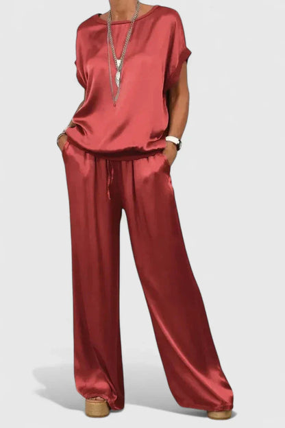 Jade women's loungewear set featuring a relaxed fit and versatile style, perfect for comfort and casual wear. 3
