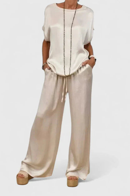 Jade women's loungewear set featuring a relaxed fit and versatile style, perfect for comfort and casual wear. 4