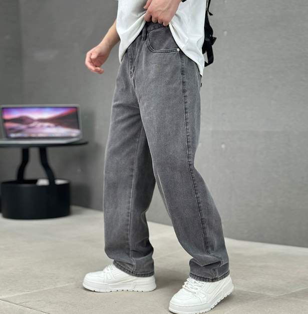 Jasper Men's Jeans featuring a straight leg design and stylish slant pockets, perfect for casual and versatile outfits. 1