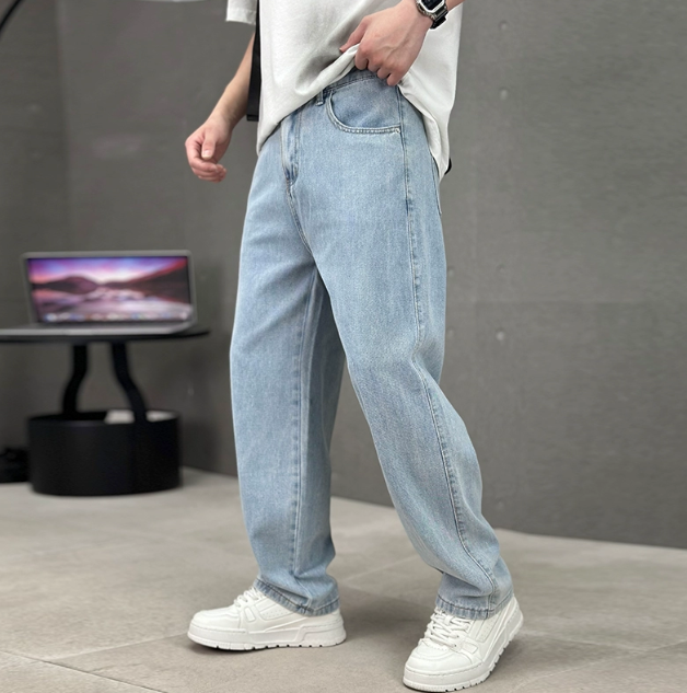 Jasper Men's Jeans featuring a straight leg design and stylish slant pockets, perfect for casual and versatile outfits. 2