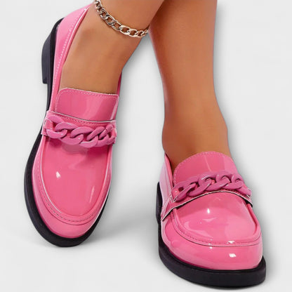 Lorie Women’s Casual Loafers featuring a round-toe design, ideal for everyday wear, with a focus on lightweight comfort and stylish versatility. 2