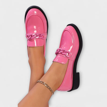Lorie Women’s Casual Loafers featuring a round-toe design, ideal for everyday wear, with a focus on lightweight comfort and stylish versatility. 4