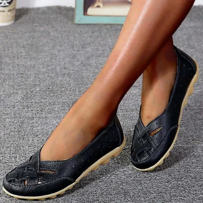 Luxe men's loafers featuring breathable leather and a cushioned sole for ultimate comfort and style. 2