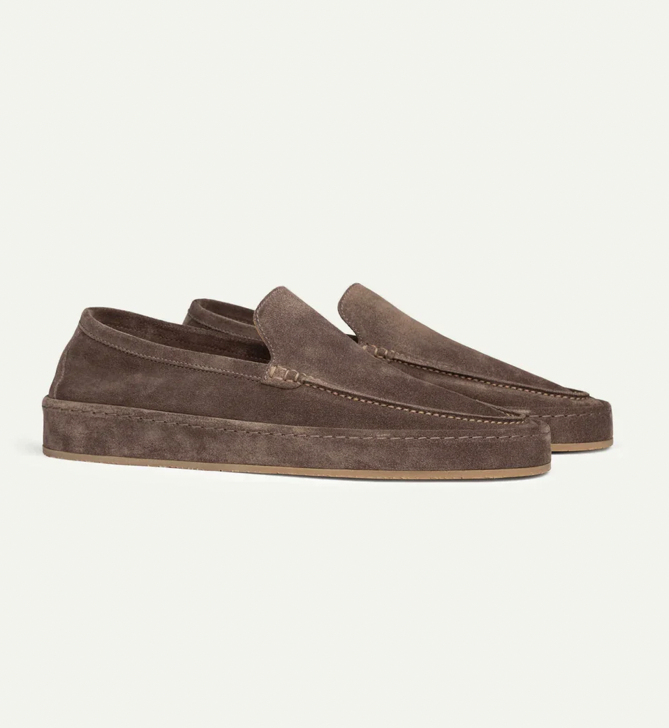 Luxe men's loafers featuring a soft cushioned sole and a stylish slip-on design, perfect for casual and formal occasions. 8