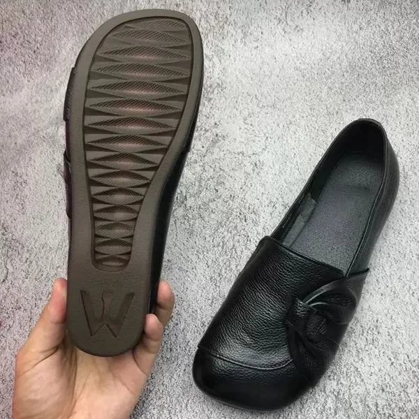 Luxe women’s leather shoes featuring a supportive insole and elegant embossed upper design, ideal for stylish comfort and all-day wear. 2