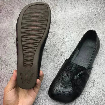 Luxe women’s leather shoes featuring a supportive insole and elegant embossed upper design, ideal for stylish comfort and all-day wear. 2