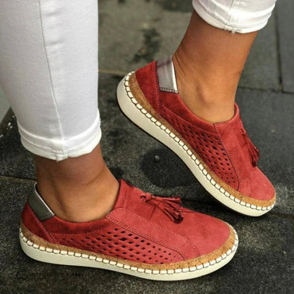 Luxe women's loafers featuring a slip-on design, combining convenience and versatile style for casual and formal occasions. 1