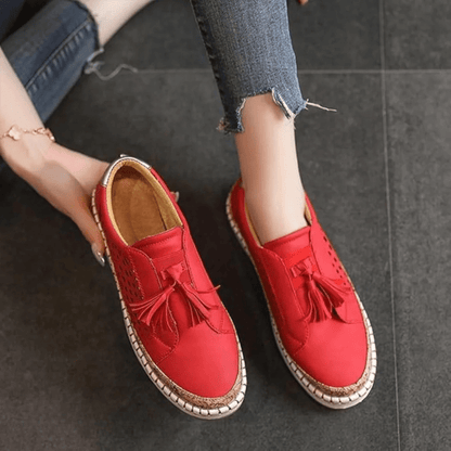 Luxe women's loafers featuring a slip-on design, combining convenience and versatile style for casual and formal occasions. 6