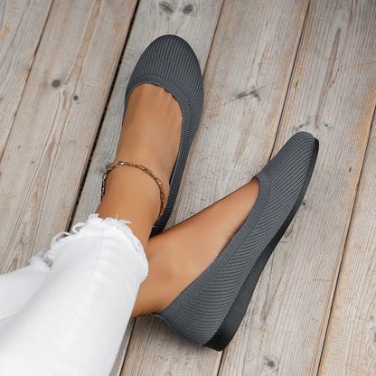 Luxe women’s orthopedic slip-on shoes featuring arch support and a slip-resistant sole, designed for comfort and style. 1