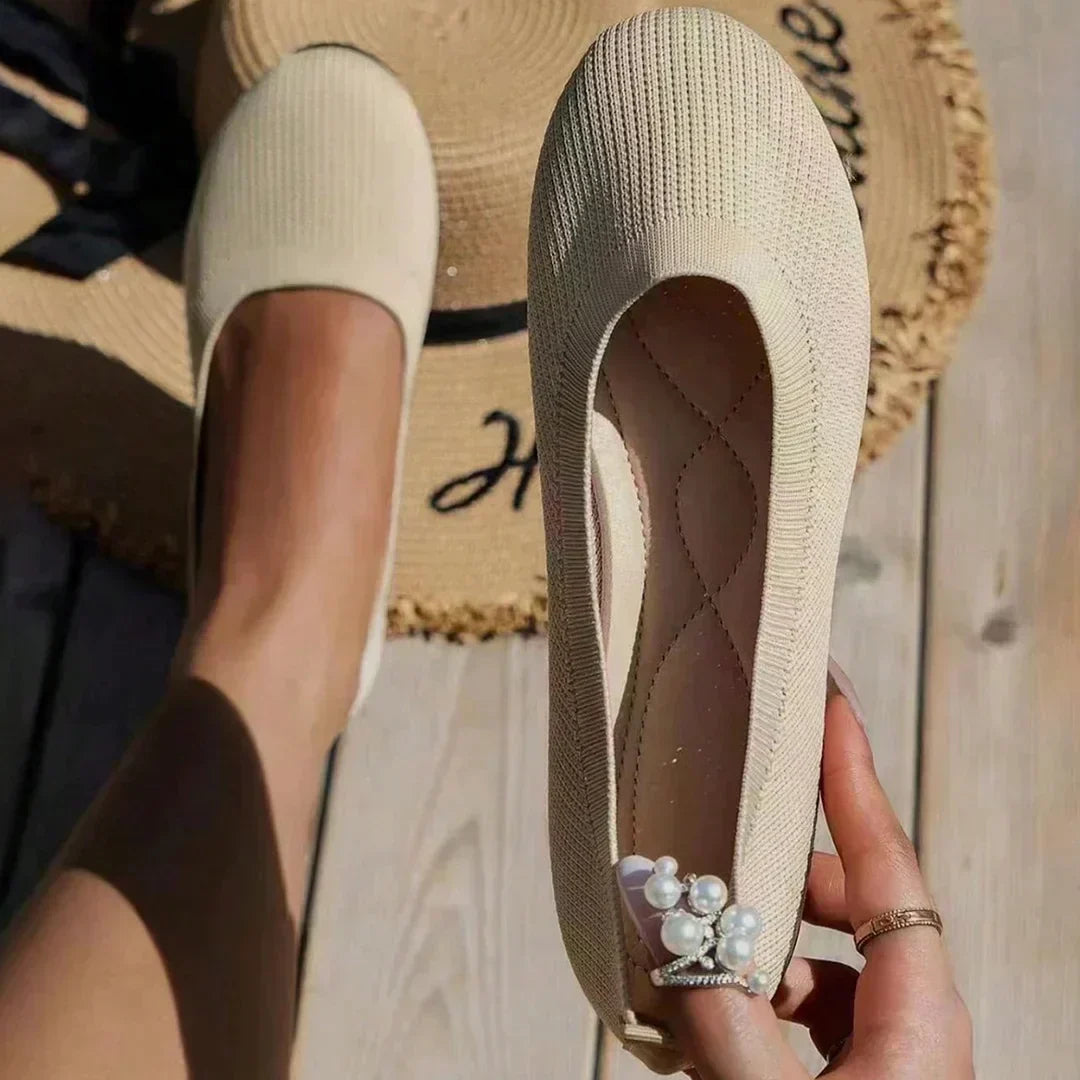 Luxe women’s orthopedic slip-on shoes featuring arch support and a slip-resistant sole, designed for comfort and style. 2