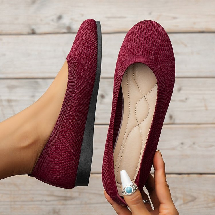 Luxe women’s orthopedic slip-on shoes featuring arch support and a slip-resistant sole, designed for comfort and style. 5
