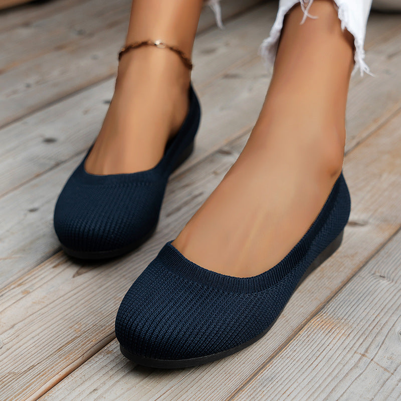Luxe women’s orthopedic slip-on shoes featuring arch support and a slip-resistant sole, designed for comfort and style. 6