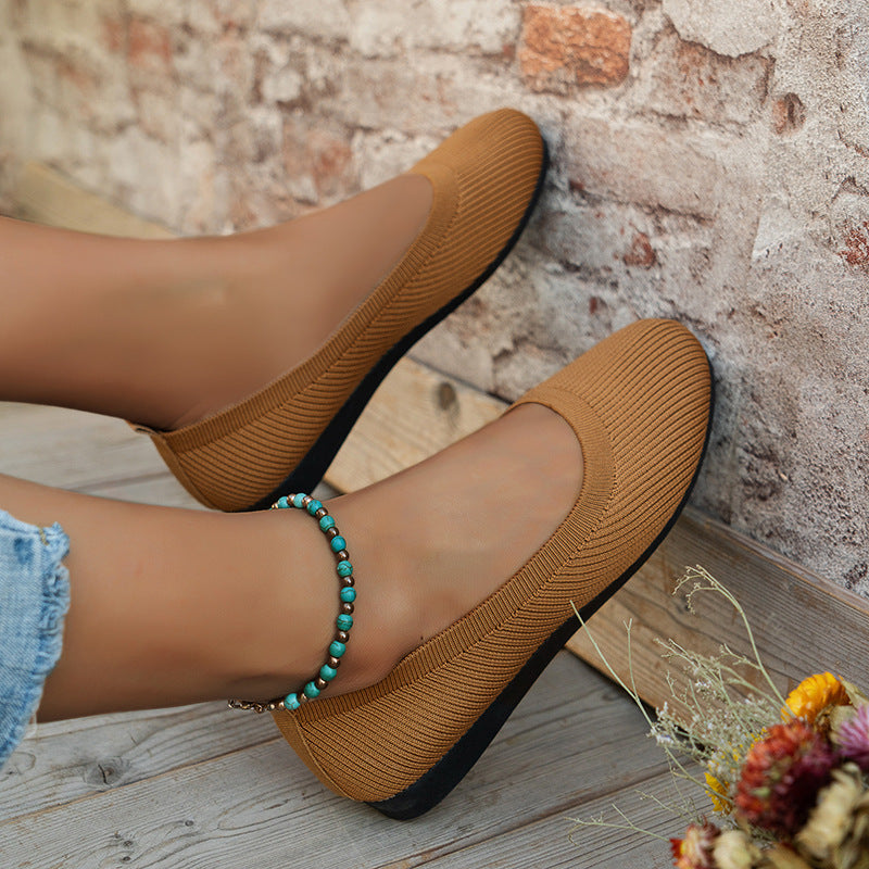 Luxe women’s orthopedic slip-on shoes featuring arch support and a slip-resistant sole, designed for comfort and style. 7