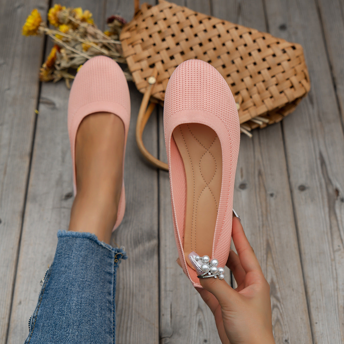 Luxe women’s orthopedic slip-on shoes featuring arch support and a slip-resistant sole, designed for comfort and style. 8