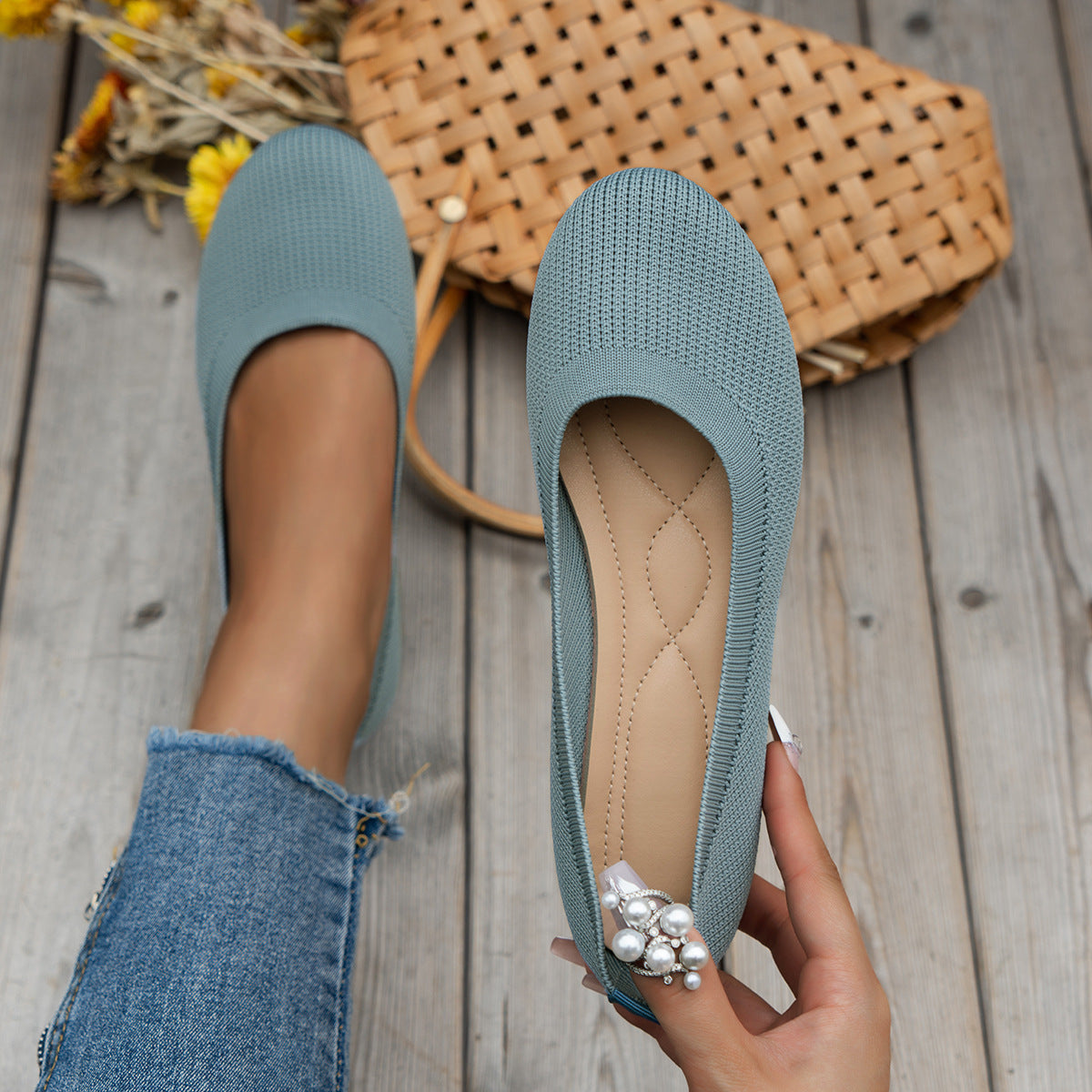 Luxe women’s orthopedic slip-on shoes featuring arch support and a slip-resistant sole, designed for comfort and style. 9
