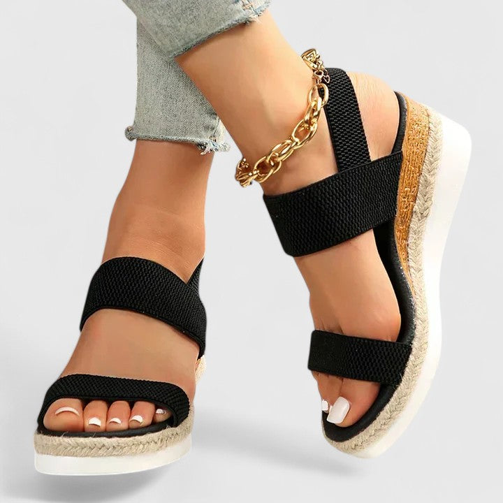 Mera Women’s Sandals featuring arch support and a cushioned sole designed for all-day comfort, perfect for casual wear and outdoor activities. 2