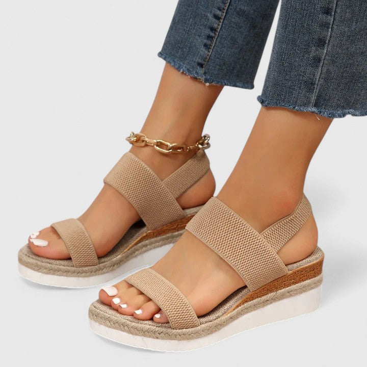 Mera Women’s Sandals featuring arch support and a cushioned sole designed for all-day comfort, perfect for casual wear and outdoor activities. 3