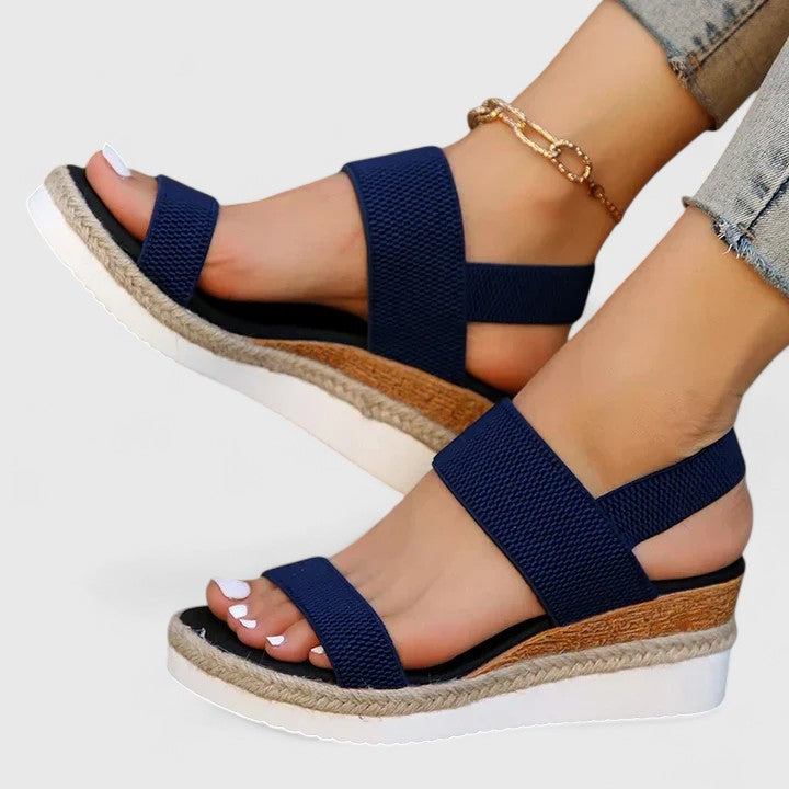 Mera Women’s Sandals featuring arch support and a cushioned sole designed for all-day comfort, perfect for casual wear and outdoor activities. 8