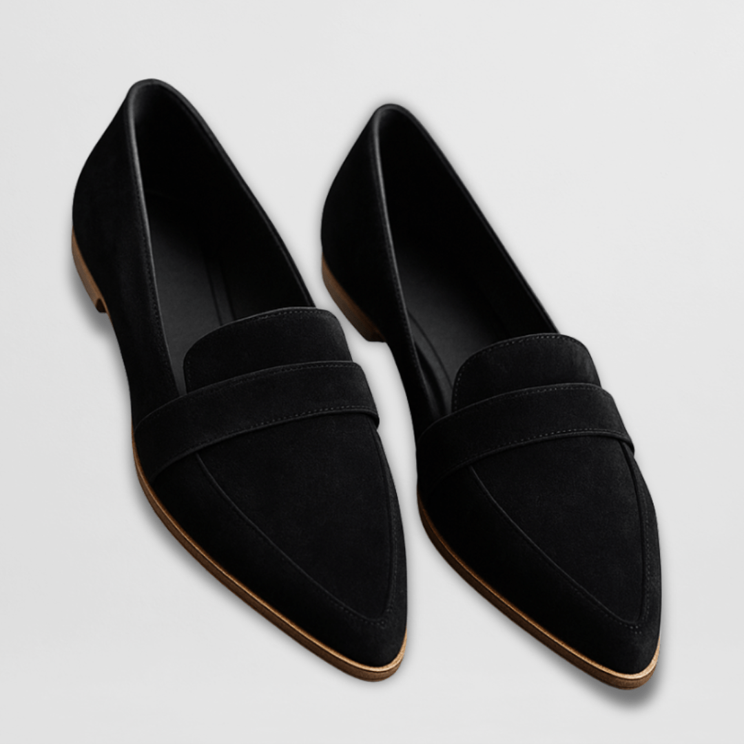 Mira Women's loafers featuring a pointed design and elegant silhouette, perfect for stylish and comfortable everyday wear. 2