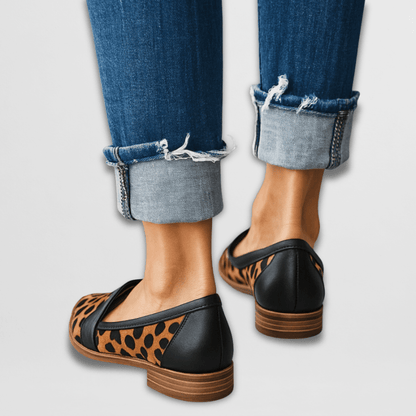 Mira Women's loafers featuring a pointed design and elegant silhouette, perfect for stylish and comfortable everyday wear. 4