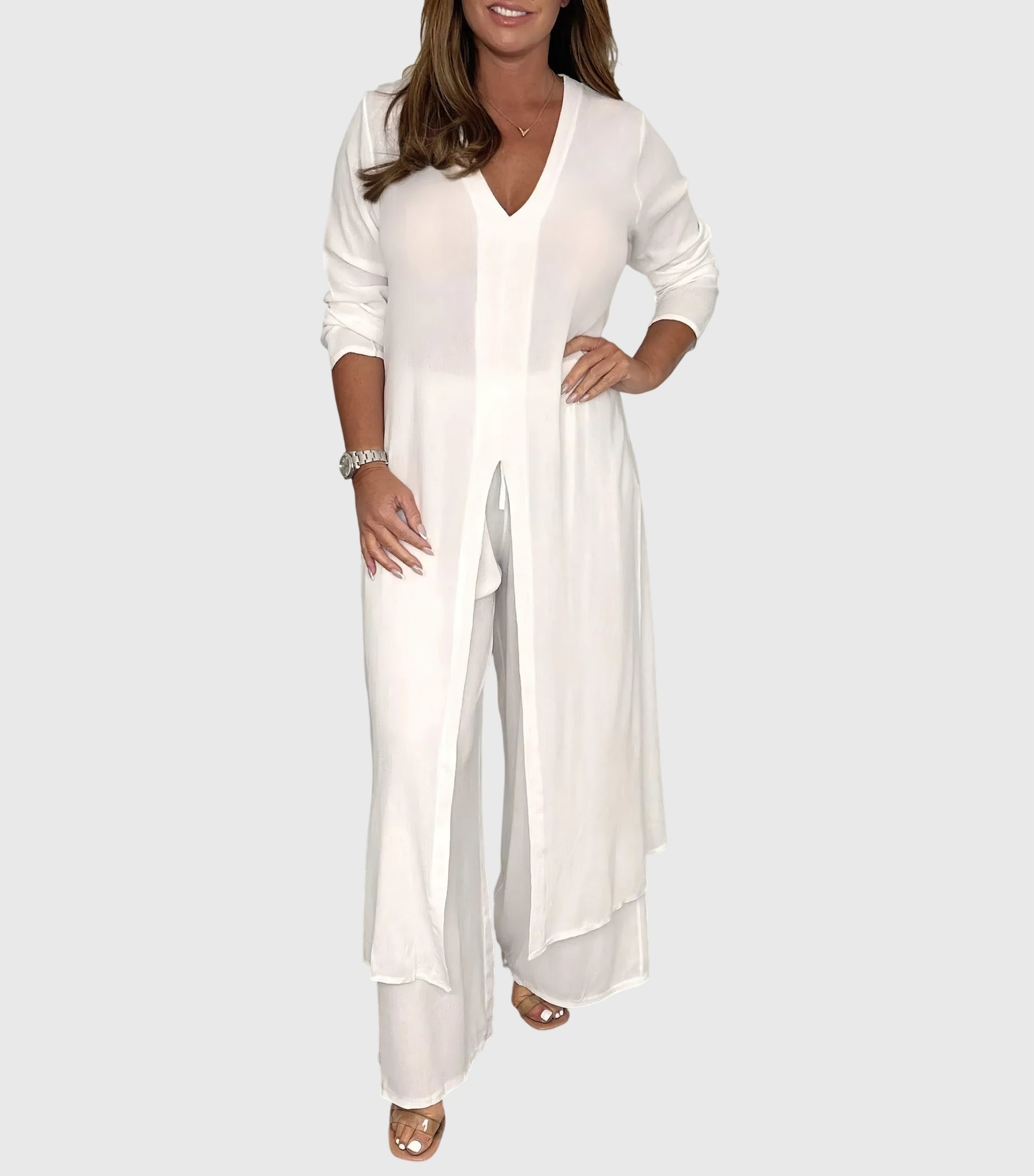 Olive women’s loungewear set featuring wide-leg pants and a long blouse for comfortable and stylish relaxation. 2