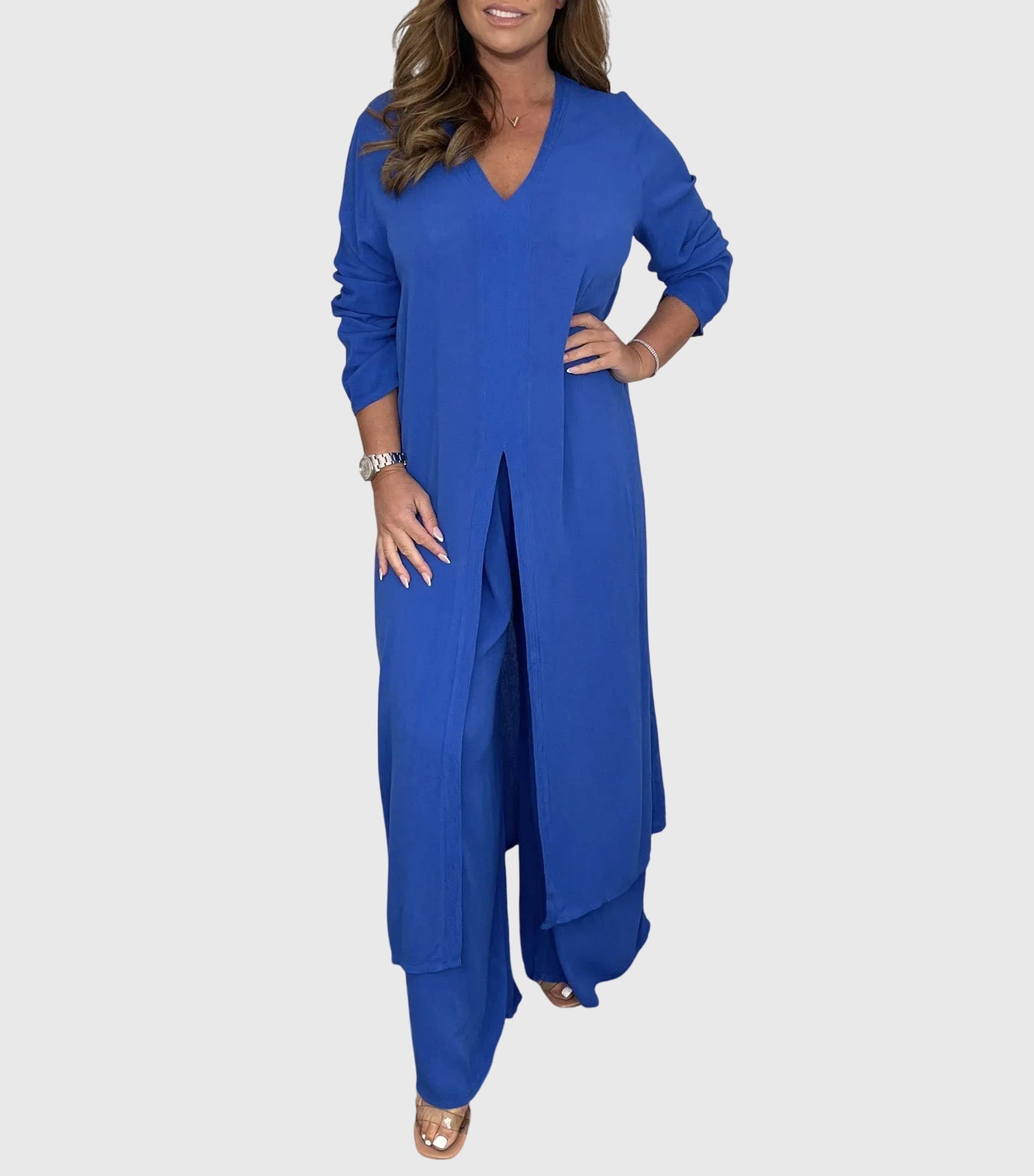 Olive women’s loungewear set featuring wide-leg pants and a long blouse for comfortable and stylish relaxation. 4