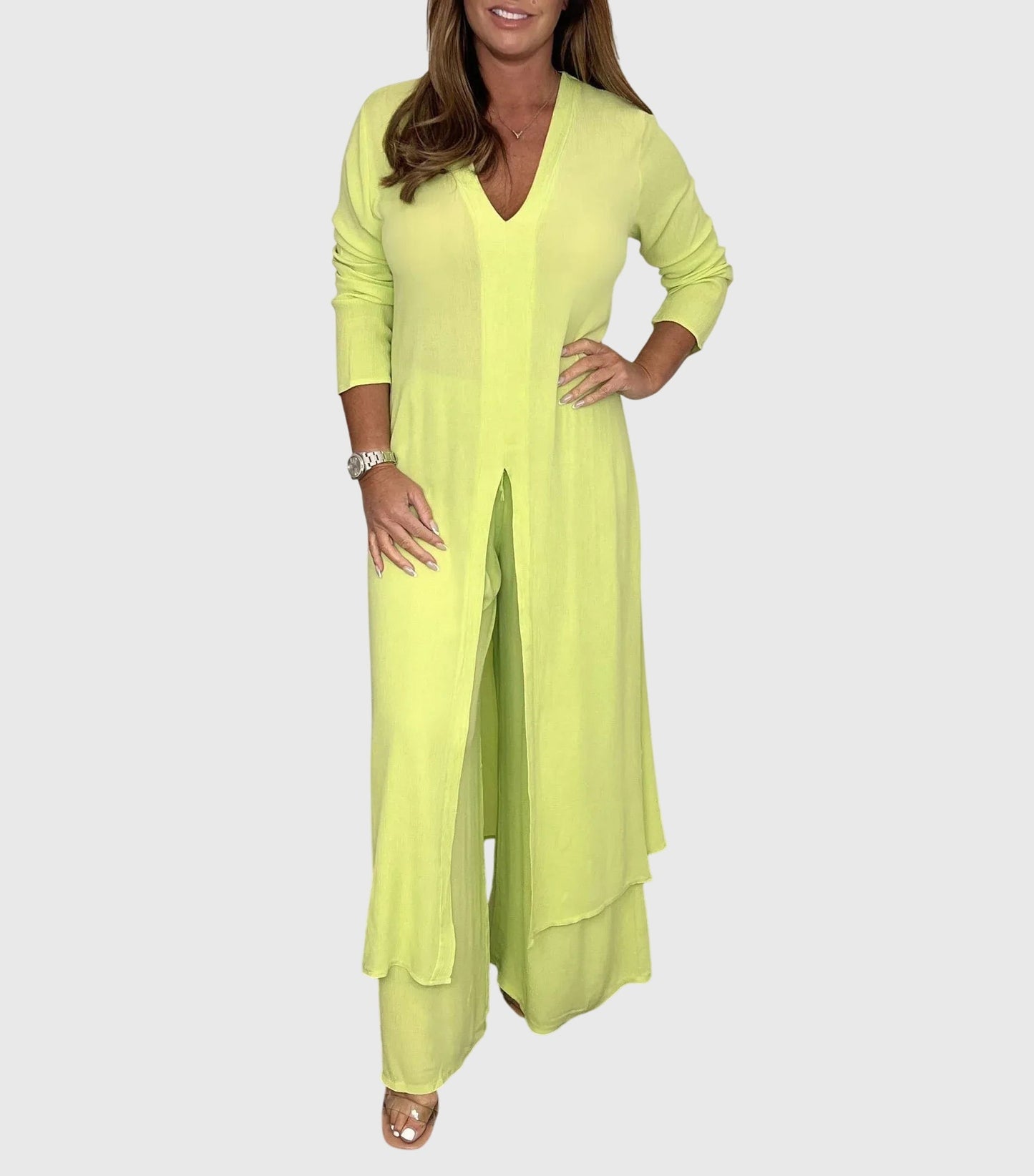Olive women’s loungewear set featuring wide-leg pants and a long blouse for comfortable and stylish relaxation. 5
