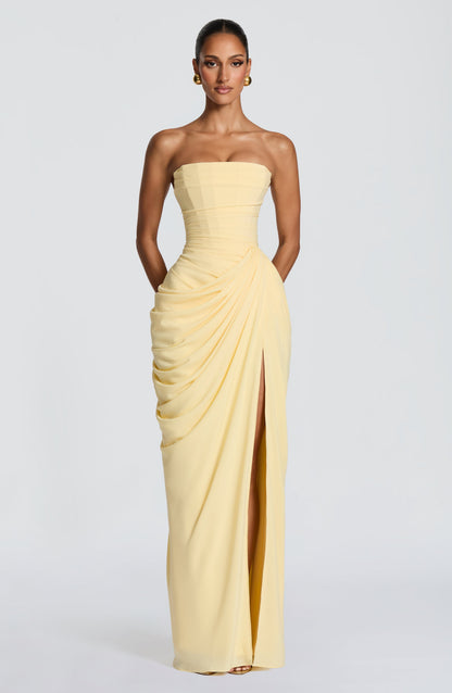 Sculpted women’s maxi dress featuring a strapless corset design and an elegant leg slit, perfect for formal events and summer outings. 5