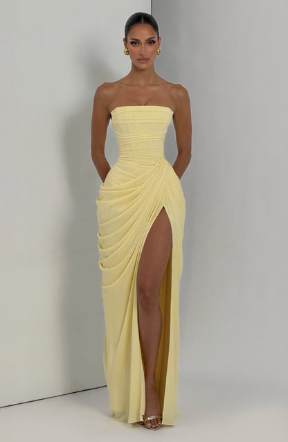 Sculpted women’s maxi dress featuring a strapless corset design and an elegant leg slit, perfect for formal events and summer outings. 7