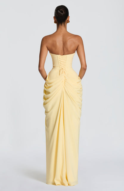 Sculpted women’s maxi dress featuring a strapless corset design and an elegant leg slit, perfect for formal events and summer outings. 8