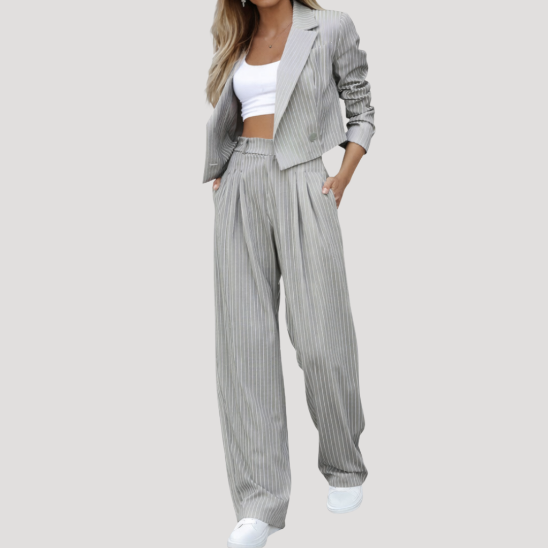 Sleek suit set for women featuring a stylish cropped blazer and wide-leg trousers, designed for a modern and sophisticated look. 0
