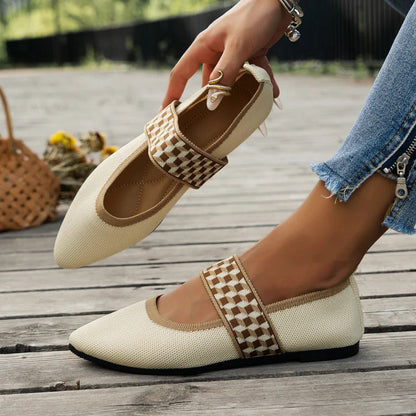 Sleek women’s flat shoes featuring orthopedic support and a lightweight design, perfect for all-day comfort and style. 3