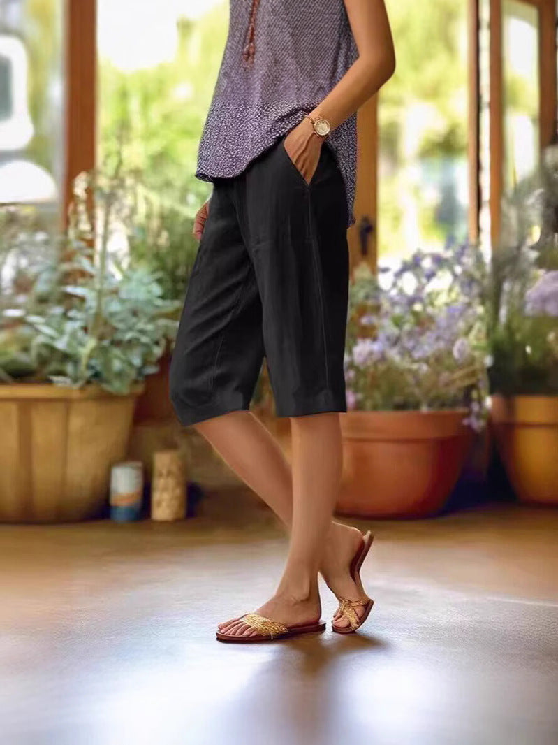 Sleek women's shorts featuring a straight leg design and convenient side pockets, perfect for casual summer outings. 4