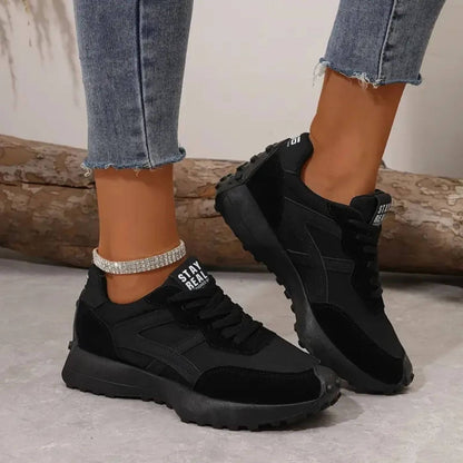 Sleek women's sneakers featuring a stylish lace-up design and orthopedic support for comfort and stability. 1