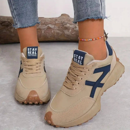 Sleek women's sneakers featuring a stylish lace-up design and orthopedic support for comfort and stability. 2